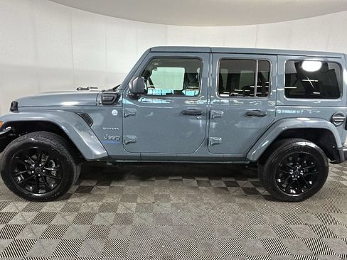 Used 2024 Jeep Wrangler Unlimited Sahara AWD/4WD image 7