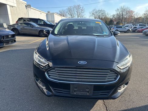 Used 2016 Ford Fusion SE w/ Equipment Group 201A image 2