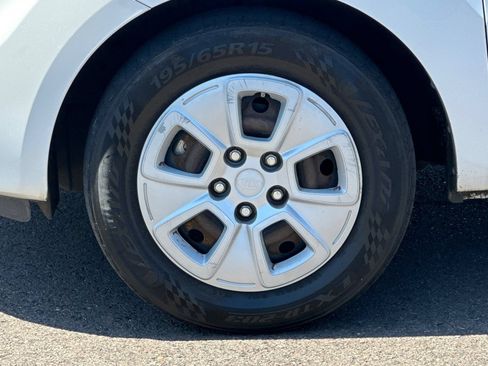 Used 2011 Kia Soul FWD image 24