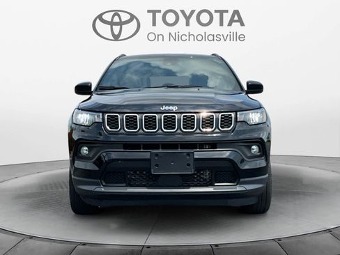 Used 2024 Jeep Compass Latitude AWD/4WD image 8