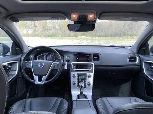 Used 2018 Volvo V60 T5 Dynamic w/ Vision Package image 10