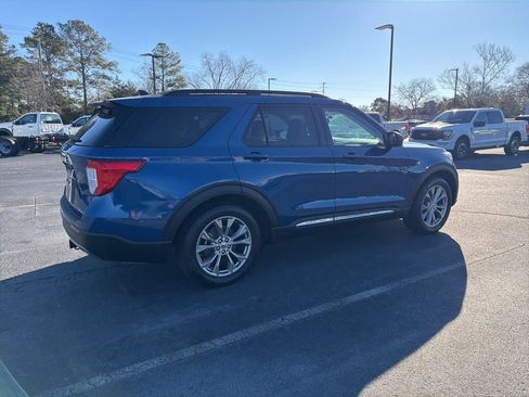Used 2023 Ford Explorer XLT w/ Equipment Group 202A image 7
