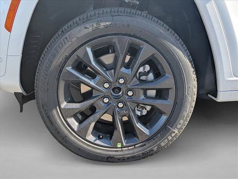 New 2026 Jeep Grand Cherokee L Limited AWD/4WD image 10