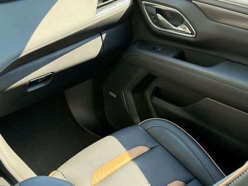 Used 2023 GMC Yukon AT4 w/ LPO, Floor Liner Package image 16