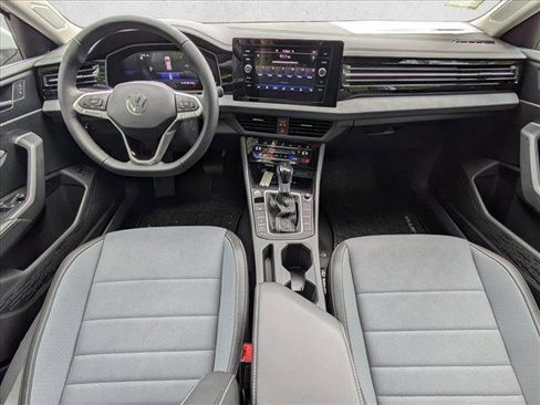 Used 2025 Volkswagen Jetta SE FWD image 14