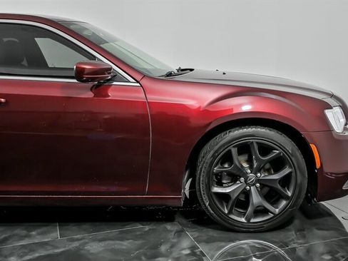 Used 2019 Chrysler 300 Touring RWD image 11