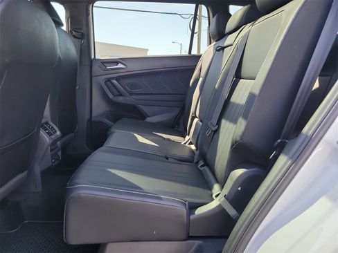 Used 2023 Volkswagen Tiguan SE R-Line image 12