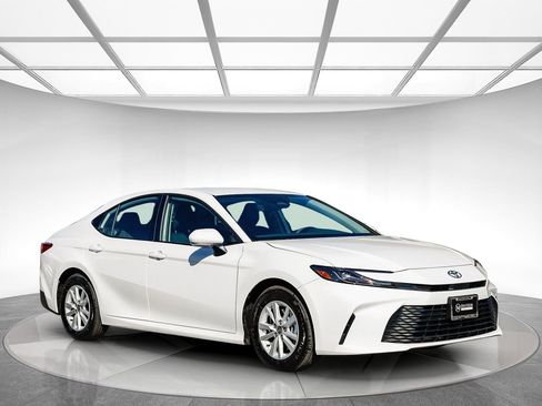 Used 2026 Toyota Camry LE w/ Convenience Package FWD image 5