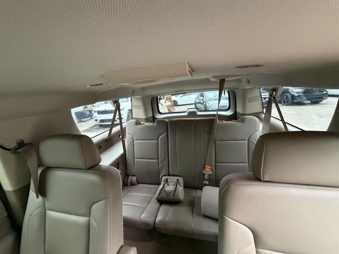 Used 2015 GMC Yukon XL SLT w/ Open Road Package AWD/4WD image 12