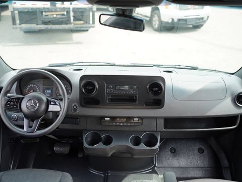 Used 2023 Mercedes-Benz Sprinter 2500 image 17