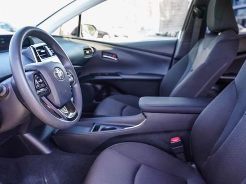 Used 2022 Toyota Prius LE image 18