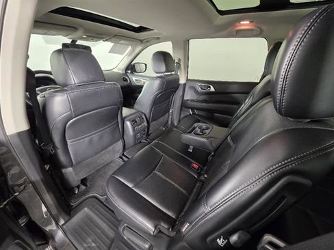 Used 2018 Nissan Pathfinder Platinum AWD/4WD image 31