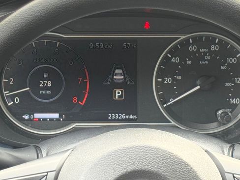 Used 2025 Nissan Versa SV image 39