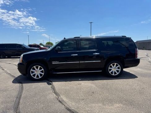 Used 2011 GMC Yukon XL Denali AWD/4WD image 4