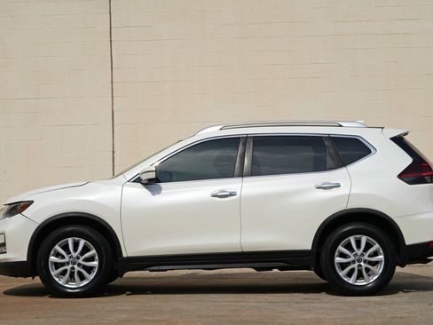 Used 2018 Nissan Rogue SV w/ Sun & Sound Touring Package AWD/4WD image 8