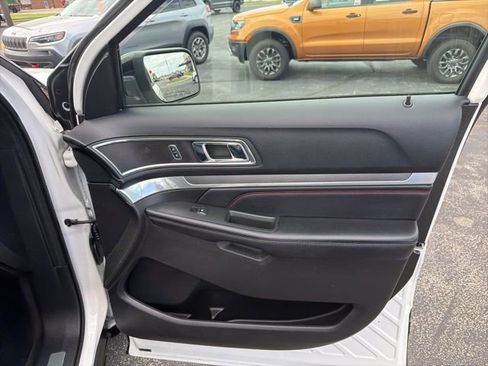Used 2016 Ford Explorer Sport w/ Equipment Group 401A AWD/4WD image 39