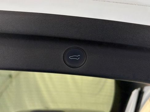Used 2022 Tesla Model Y Performance AWD/4WD image 6