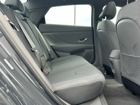 Used 2025 Hyundai Elantra SEL FWD image 15