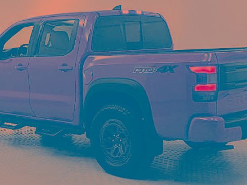 Used 2025 Nissan Frontier PRO-4X AWD/4WD image 4