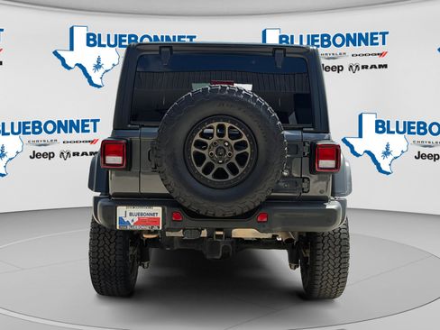Used 2022 Jeep Wrangler Unlimited Rubicon w/ Xtreme Recon 35" Tire Package AWD/4WD image 6