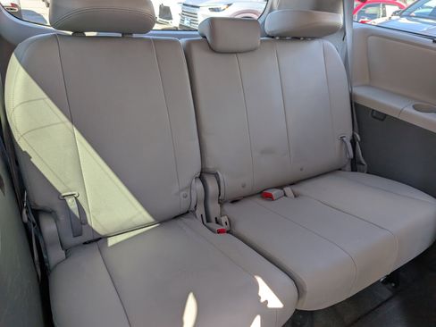 Used 2015 Toyota Sienna XLE image 13