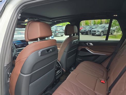 New 2026 BMW X5 xDrive50e image 17