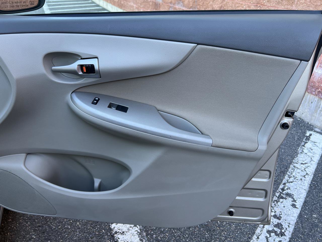Used 2010 Toyota Corolla LE FWD image 15