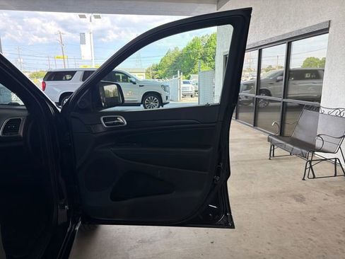 Used 2020 Jeep Grand Cherokee Altitude AWD/4WD image 24