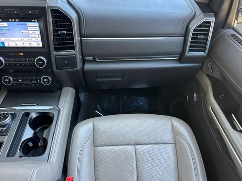 Used 2019 Ford Expedition XLT w/ Equipment Group 202A RWD image 30