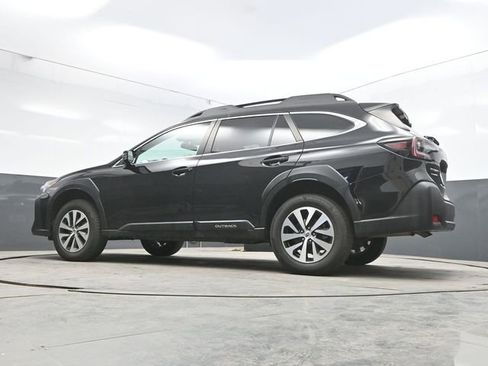 Used 2023 Subaru Outback Premium AWD/4WD image 44