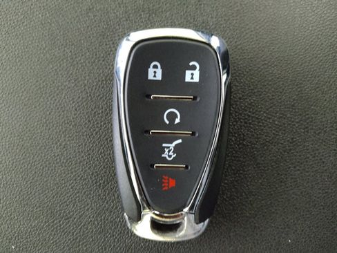 Used 2020 Chevrolet Equinox LT FWD image 32