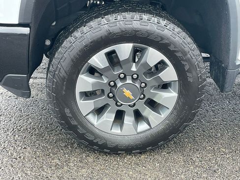 Used 2025 Chevrolet Silverado 2500 Custom w/ Custom Value Package image 36