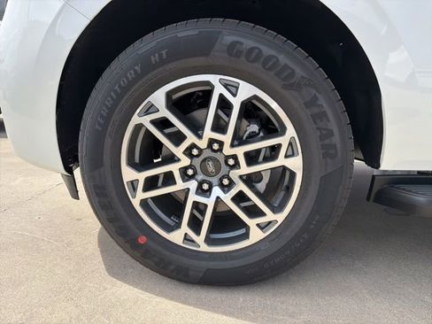 New 2026 Ford Expedition Active image 9