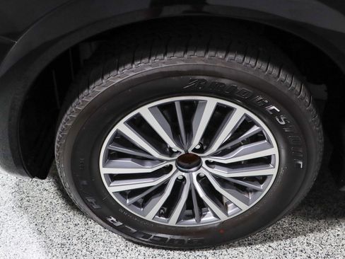 Used 2024 Nissan Armada SL image 11