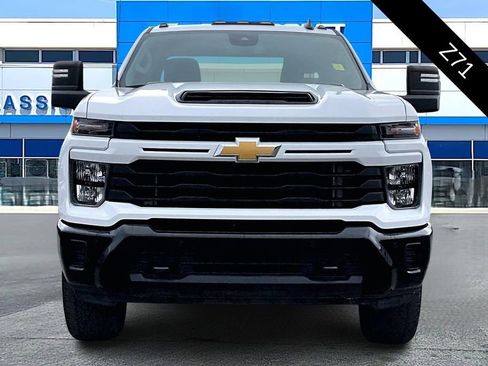 Used 2025 Chevrolet Silverado 2500 Custom w/ Custom Value Package image 2