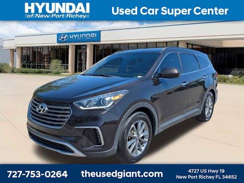 Used 2017 Hyundai Santa Fe SE FWD image 1