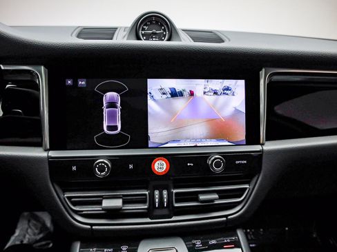 Certified 2026 Porsche Macan AWD/4WD image 30