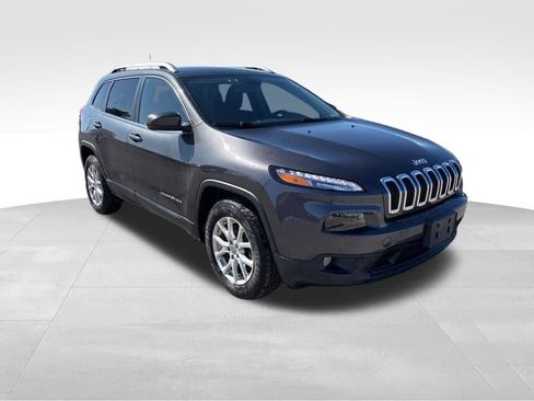Used 2017 Jeep Cherokee Latitude w/ Safety/Convenience Group image 4