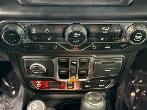 Used 2022 Jeep Wrangler Unlimited Rubicon w/ Trailer Tow Package image 32