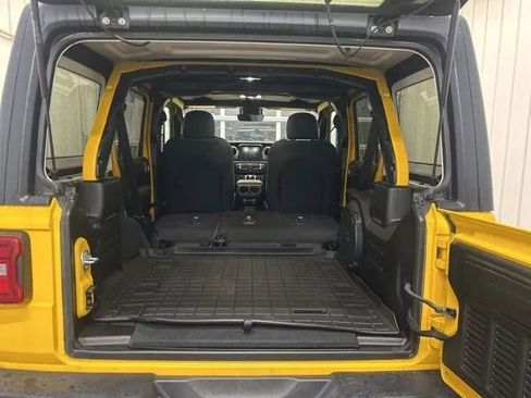 Used 2019 Jeep Wrangler Unlimited Sahara image 13