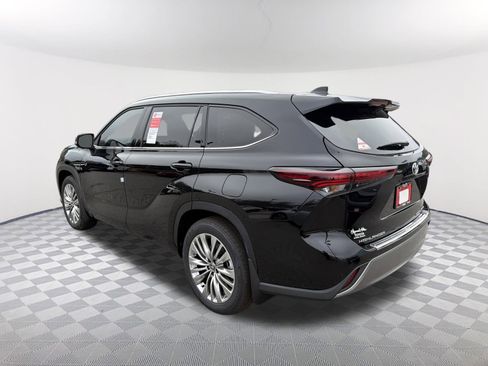 New 2026 Toyota Highlander Platinum image 5
