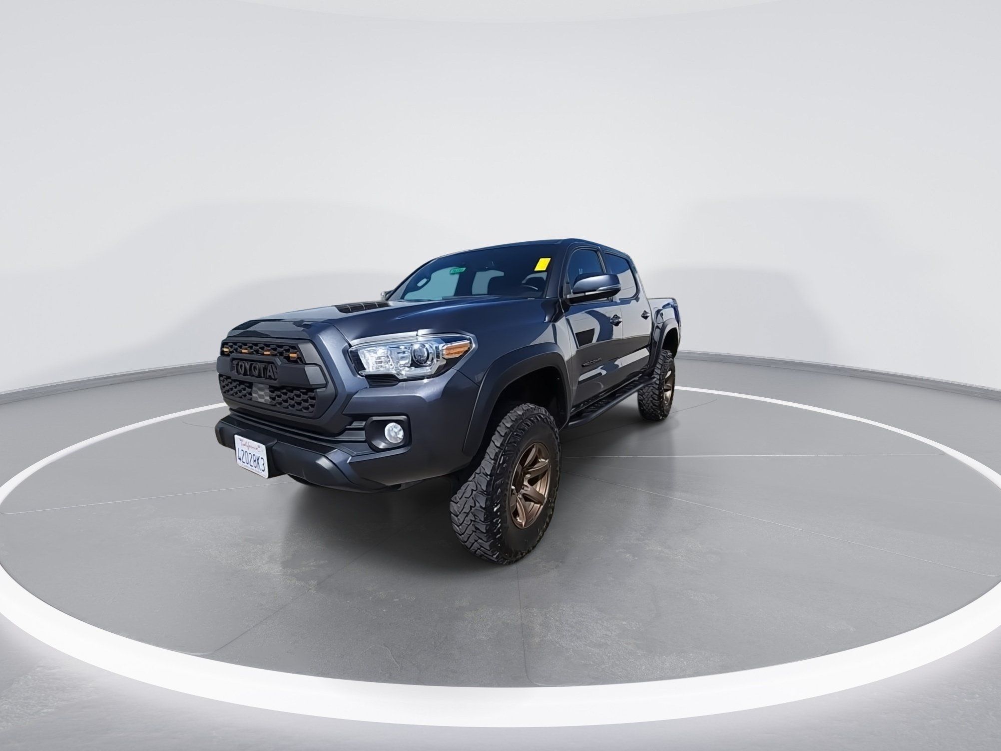 Used 2020 Toyota Tacoma TRD Off-Road w/ Technology Package AWD/4WD image 4