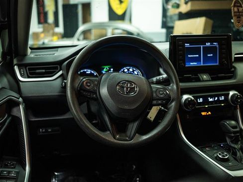 Used 2019 Toyota RAV4 LE w/ Carpet Mat Package AWD/4WD image 15