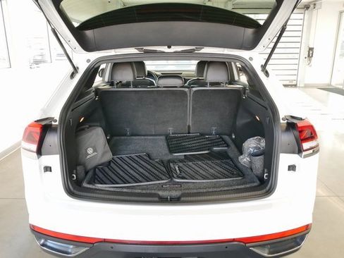 Used 2022 Volkswagen Atlas Cross Sport SE image 13