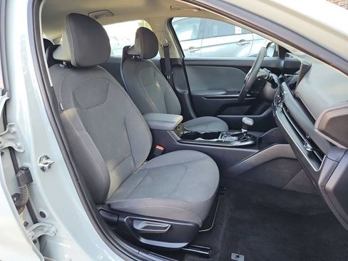 Used 2025 Kia K4 FWD image 31