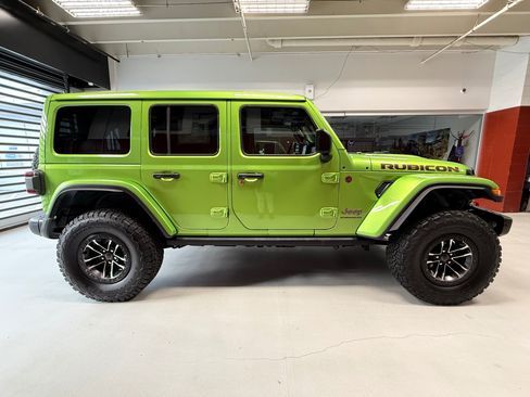 Certified 2025 Jeep Wrangler Unlimited Rubicon AWD/4WD image 9