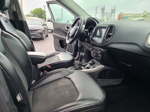 Used 2019 Jeep Compass Latitude w/ Cold Weather Group AWD/4WD image 16