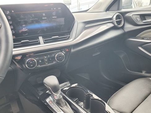Used 2025 Chevrolet Trax ACTIV w/ Sunroof Package FWD image 18