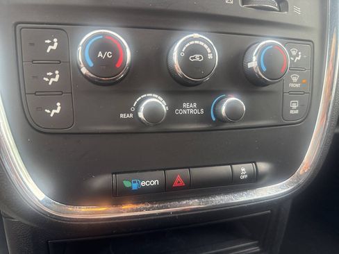 Used 2014 Dodge Grand Caravan SE FWD image 39