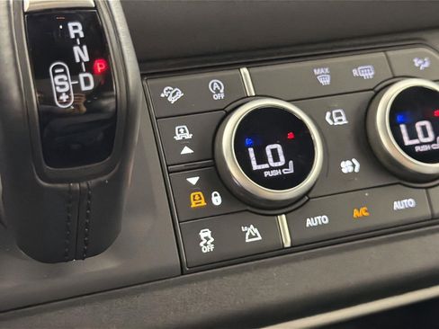 Certified 2023 Land Rover Defender 110 X-Dynamic SE image 18